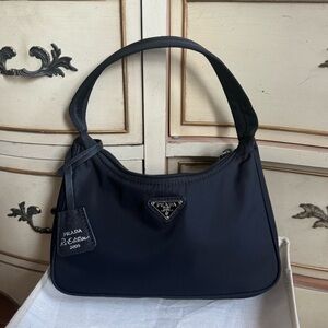 Prada Re-Edition 2000 Hobo Tessuto Mini